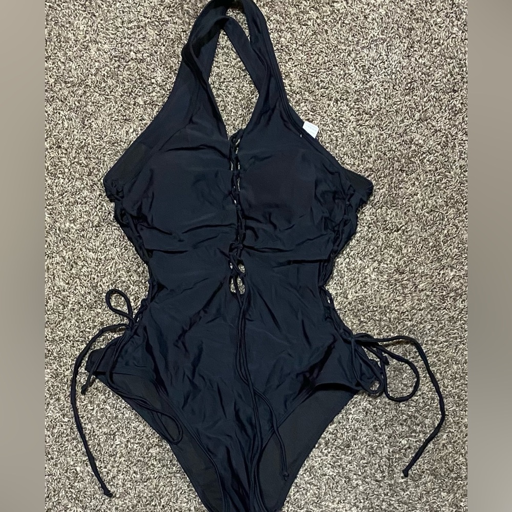NWOT Size XL Strappy One Piece Swimsuit
